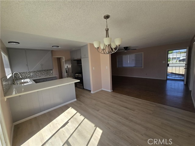 Detail Gallery Image 3 of 14 For 560 Hart St, Hemet,  CA 92543 - 3 Beds | 2/1 Baths