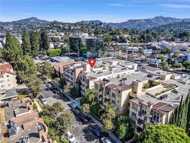 12026 Hoffman Street, Studio City CA: https://media.crmls.org/medias/6ef85e98-4304-4e89-be8d-8b2e573e720e.jpg
