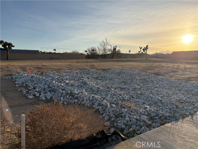 Detail Gallery Image 2 of 3 For 3 Valencia, Hesperia,  CA 92345 - – Beds | – Baths