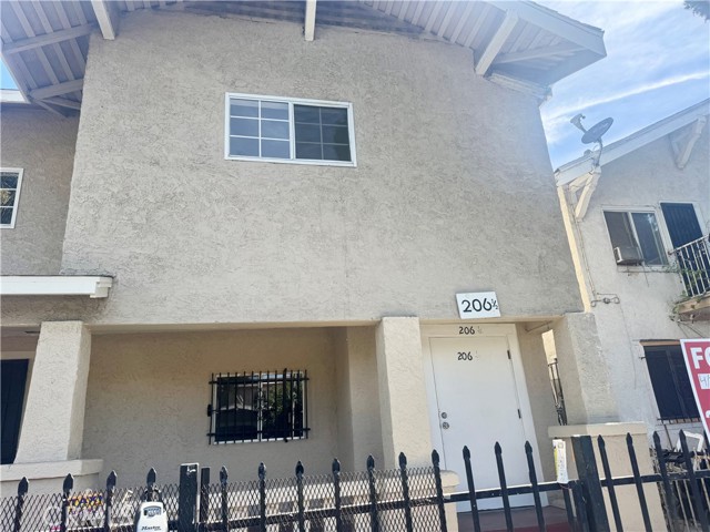 Detail Gallery Image 1 of 12 For 206 W 52nd Pl, Los Angeles,  CA 90037 - 4 Beds | 1/1 Baths