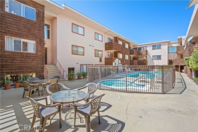 Detail Gallery Image 20 of 22 For 5403 Newcastle Ave #43,  Encino,  CA 91316 - 2 Beds | 2 Baths