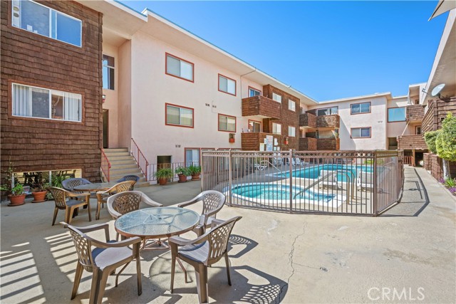 Detail Gallery Image 20 of 22 For 5403 Newcastle Ave #43,  Encino,  CA 91316 - 2 Beds | 2 Baths