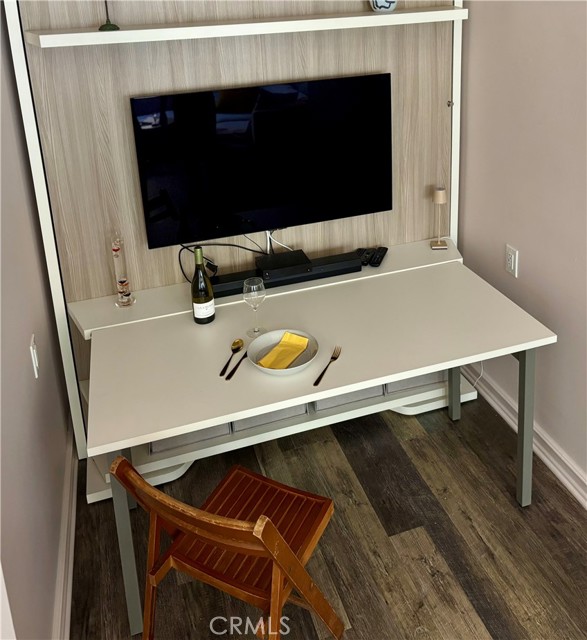 800 E Ocean Boulevard, Long Beach CA: https://media.crmls.org/medias/6ef99b90-95bd-4745-9de4-e0f314aec6dc.jpg