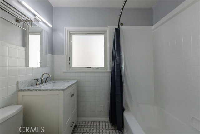 Detail Gallery Image 13 of 28 For 2919 Crest Drive, Manhattan Beach,  CA 90266 - 2 Beds | 1/1 Baths