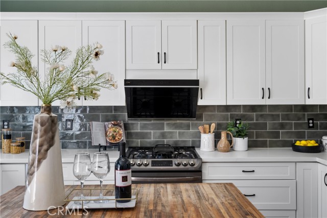 23247 Coffee Berry Circle, Corona CA: https://media.crmls.org/medias/6efb23b6-d76d-4107-82a6-e8ed5a9e469b.jpg