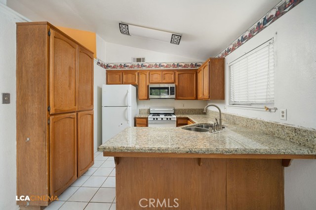 Detail Gallery Image 8 of 18 For 5313 Ilene Ct, Bakersfield,  CA 93307 - 3 Beds | 2 Baths