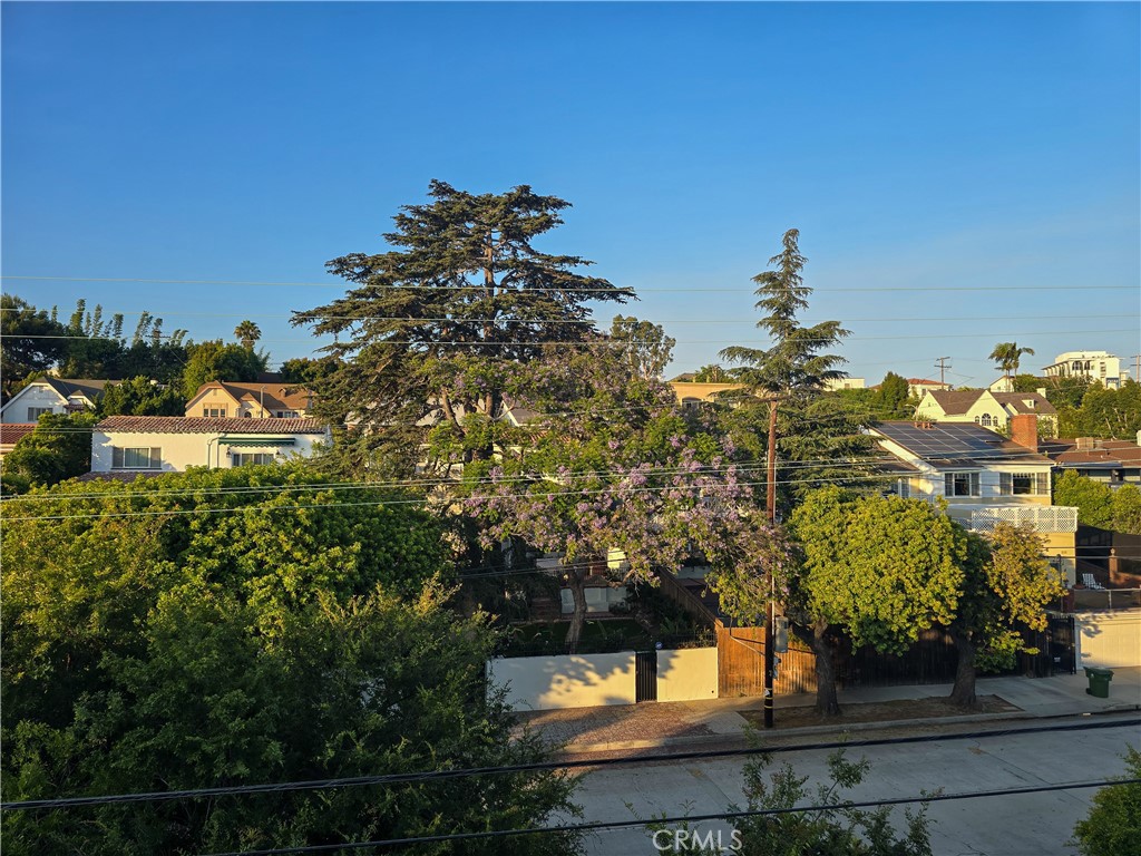https://media.crmls.org/medias/6efb371e-3adb-4f5d-9472-2eed427eba19.jpg?preset=X-Large