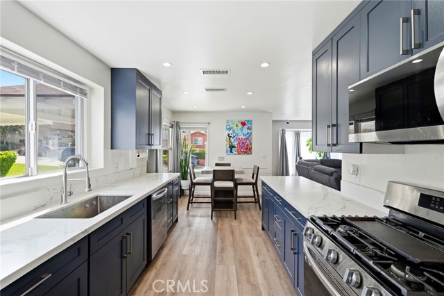 Detail Gallery Image 3 of 26 For 711 Stepney St, Inglewood,  CA 90302 - 3 Beds | 2 Baths