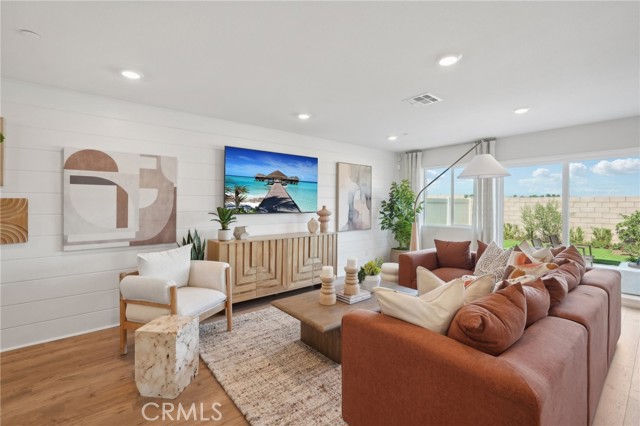 Detail Gallery Image 3 of 16 For 14048 Starlene St, Moreno Valley,  CA 92555 - 4 Beds | 2/1 Baths