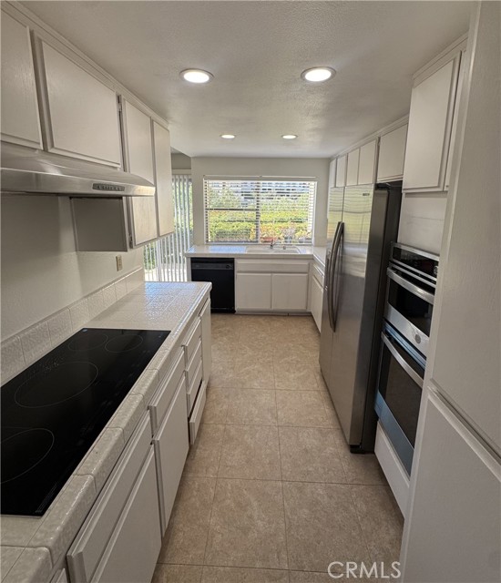 Detail Gallery Image 6 of 21 For 9 Hilltop, Rancho Palos Verdes,  CA 90275 - 3 Beds | 2/1 Baths