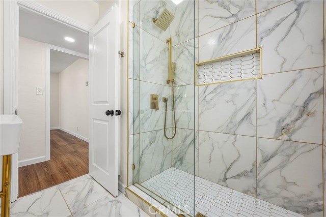 121 Myrtle Street, Bakersfield CA: https://media.crmls.org/medias/6efe79df-24c4-4721-a81f-c9f3768720ae.jpg
