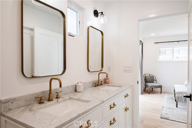 301 4th St, Manhattan Beach, California 90266, 4 Bedrooms Bedrooms, ,3 BathroomsBathrooms,Residential,Sold,4th St,SB22117855