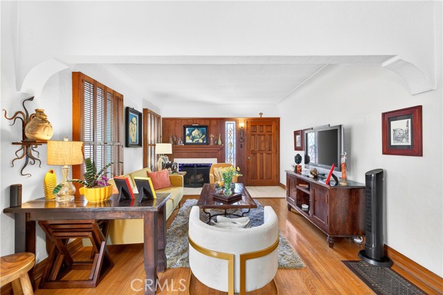 Detail Gallery Image 6 of 35 For 40 La Verne Ave, Long Beach,  CA 90803 - 4 Beds | 3 Baths