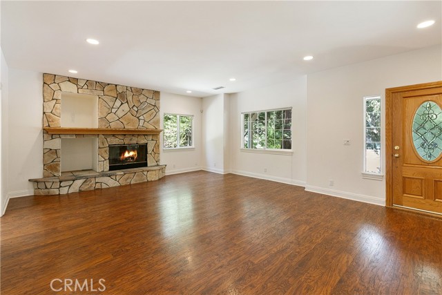 Detail Gallery Image 2 of 33 For 28591 Wabash Dr, Lake Arrowhead,  CA 92352 - 3 Beds | 2/1 Baths
