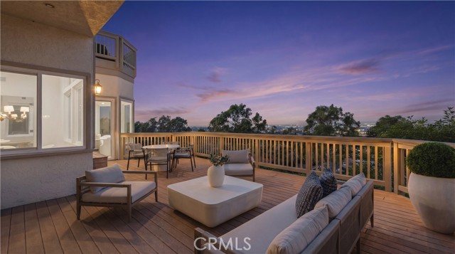 Detail Gallery Image 7 of 47 For 31 Saint Tropez, Newport Beach,  CA 92660 - 4 Beds | 3 Baths