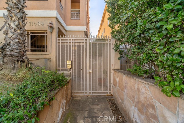 Detail Gallery Image 6 of 61 For 11504 Moorpark St #103,  Studio City,  CA 91602 - 3 Beds | 2/1 Baths