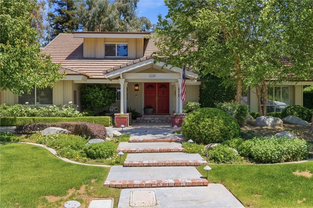 1220 Club View Drive