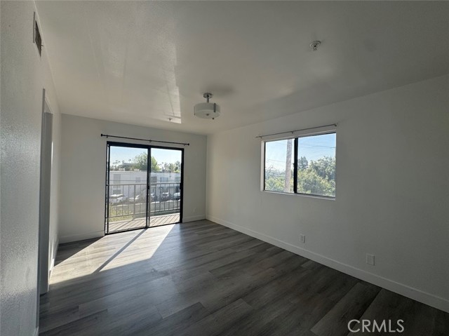 Detail Gallery Image 8 of 12 For 77 N Holliston Ave, Pasadena,  CA 91106 - 2 Beds | 2 Baths