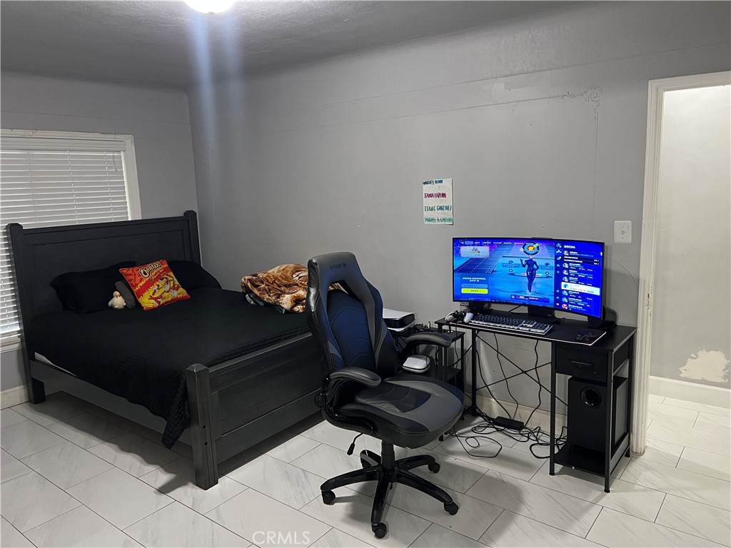 https://media.crmls.org/medias/6f015c76-53fd-410b-a041-29b26634caab.jpg?preset=X-Large