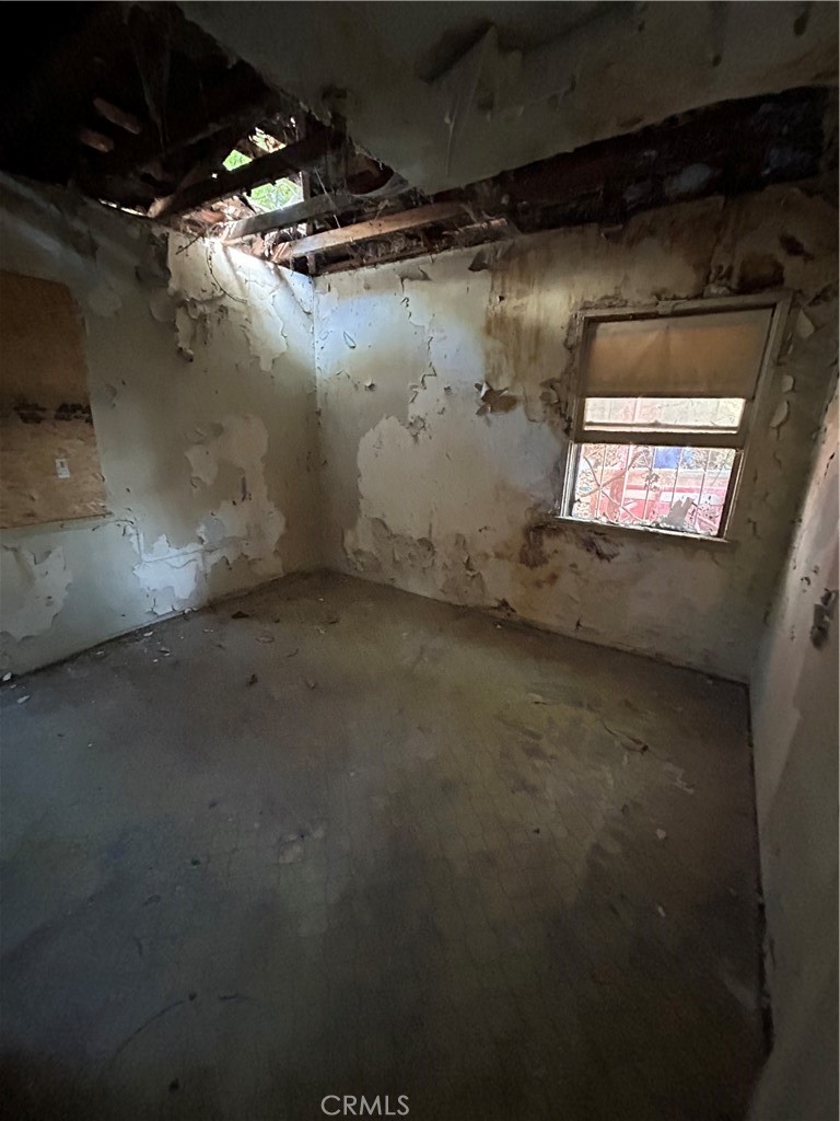 https://media.crmls.org/medias/6f018858-10a7-42d3-b00e-5040ed470cd0.jpg?preset=X-Large