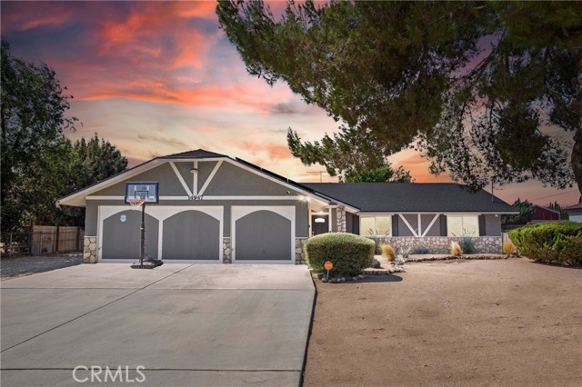 Detail Gallery Image 2 of 45 For 14947 Larch St, Hesperia,  CA 92345 - 3 Beds | 3 Baths