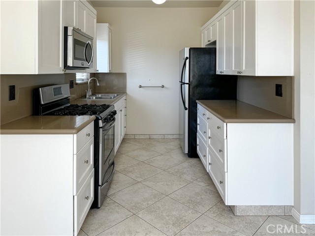 Detail Gallery Image 6 of 12 For 7838 W Manchester Ave #6,  Playa Del Rey,  CA 90293 - 2 Beds | 1 Baths