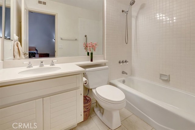 Detail Gallery Image 15 of 28 For 70 Lehigh Aisle, Irvine,  CA 92612 - 3 Beds | 3 Baths