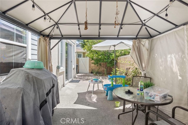 15530 Bonsai Way, Tustin CA: https://media.crmls.org/medias/6f02e6c9-b3c6-4024-86b9-a217502f89e2.jpg