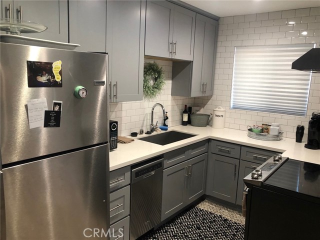 6000 E Appian Way, Long Beach CA: https://media.crmls.org/medias/6f034ef5-9d96-4f63-a9c7-12fe2d8c06be.jpg