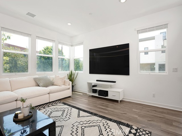 711 S Grable Circle, Orange CA: https://media.crmls.org/medias/6f050dfc-7310-4fdc-a329-09bf8f92f800.jpg