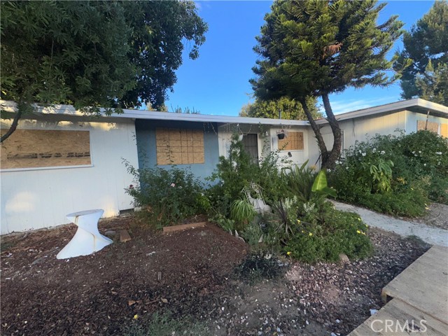 10810 Woodley Avenue, Granada Hills CA: https://media.crmls.org/medias/6f051a6d-1f6a-48c9-bc09-7148379f6600.jpg