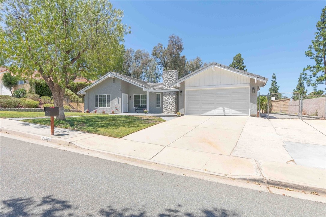 2462 Peacock Ln, Corona, CA 92882