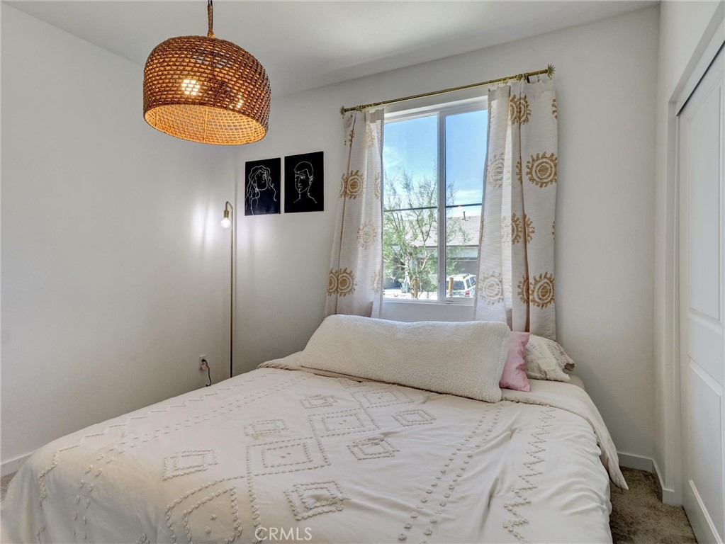 https://media.crmls.org/medias/6f07b9a0-520f-4e7d-81c3-7cb49908ec38.jpg?preset=X-Large