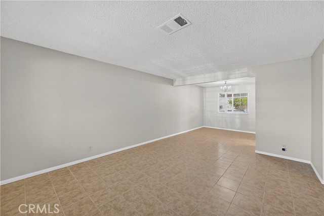 Detail Gallery Image 9 of 51 For 10728 Valley Dr, Riverside,  CA 92505 - 4 Beds | 2/1 Baths