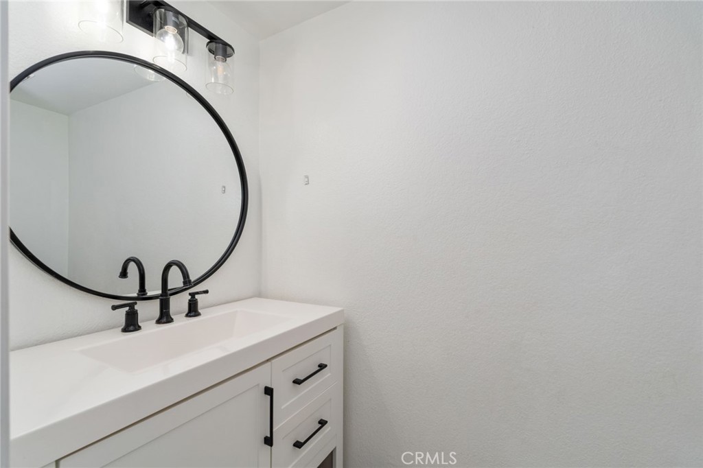 https://media.crmls.org/medias/6f083244-4313-4921-b8ba-5c5f74e4668a.jpg?preset=X-Large