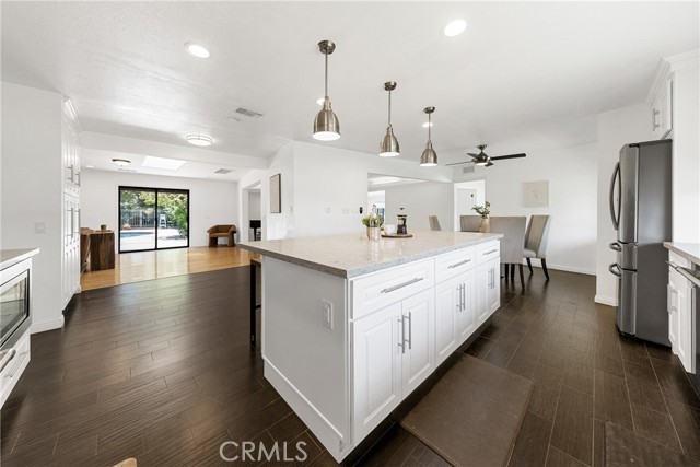6 Woodland Lane, Arcadia CA: https://media.crmls.org/medias/6f09472b-e7e6-4a4f-8db9-20bf84233395.jpg