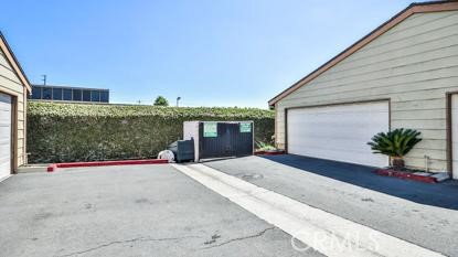 206 N Newhope Street, Santa Ana CA: https://media.crmls.org/medias/6f095c78-ec78-46aa-80ab-f68dc33f2372.jpg