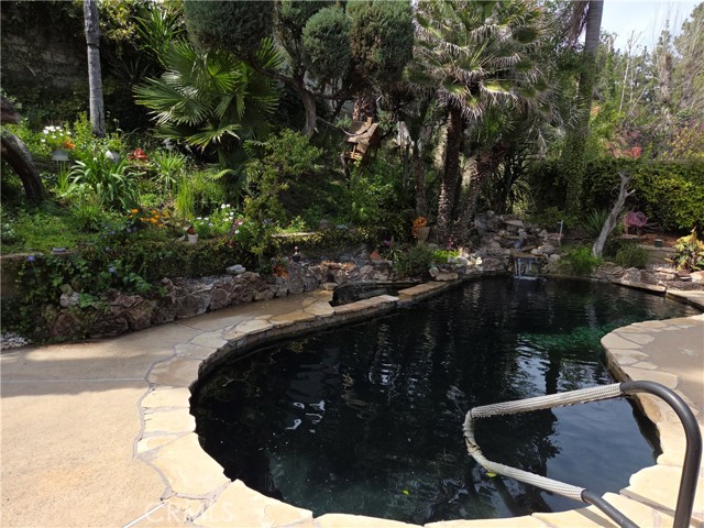 Detail Gallery Image 11 of 13 For 25447 via Novia, Valencia,  CA 91355 - 4 Beds | 2 Baths