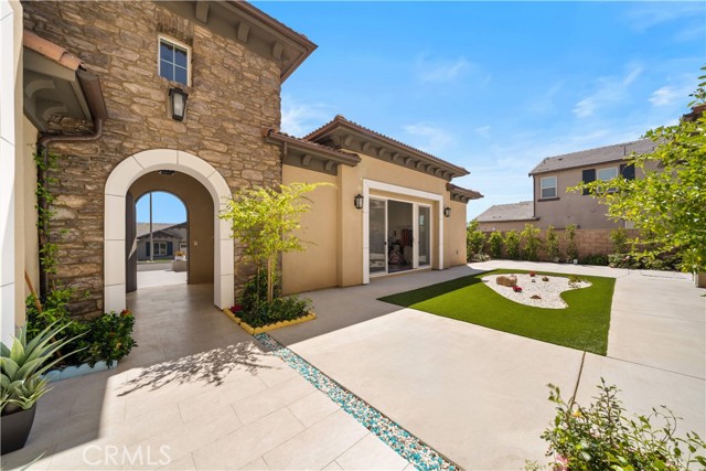 Detail Gallery Image 10 of 73 For 8826 Justify Dr, Rancho Cucamonga,  CA 91701 - 5 Beds | 5/1 Baths