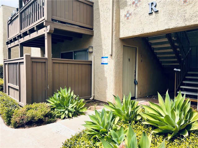 1345 Cabrillo Park Drive, Santa Ana CA: https://media.crmls.org/medias/6f0a2b90-4e7d-4909-b8d4-900727bf08c9.jpg