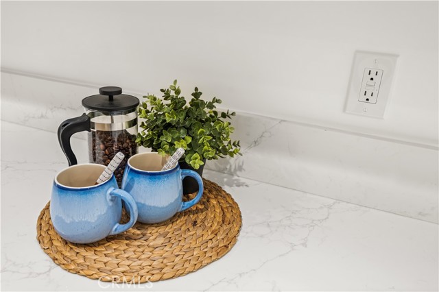 6005 S La Brea Avenue, Los Angeles CA: https://media.crmls.org/medias/6f0a3e0a-99f9-468a-95cc-0f740f3ad4ba.jpg