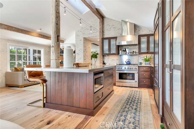 Detail Gallery Image 4 of 23 For 2622 Crestview Dr, Newport Beach,  CA 92663 - 3 Beds | 3 Baths