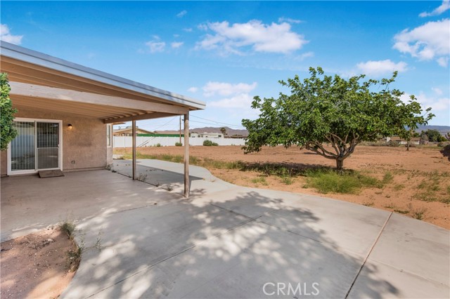 14317 Jicarilla Road, Apple Valley CA: https://media.crmls.org/medias/6f0b001d-4b24-4895-8623-a5ce6955dc3a.jpg