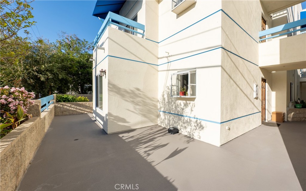 https://media.crmls.org/medias/6f0b3339-b643-4ac6-918d-2d05a257ffb7.jpg?preset=X-Large
