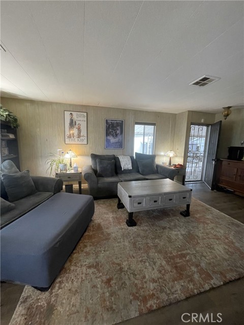 Detail Gallery Image 6 of 8 For 13 Palm via, Anaheim,  CA 92801 - 2 Beds | 2 Baths