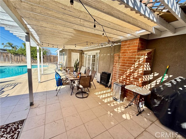 Detail Gallery Image 12 of 42 For 2172 Kellogg Ave, Corona,  CA 92879 - 3 Beds | 2 Baths