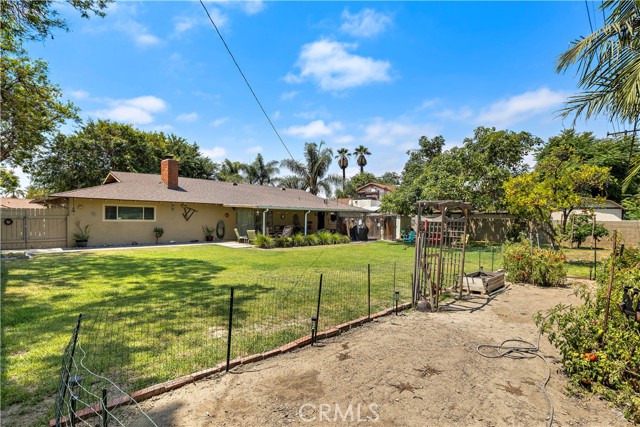 2304 Lewis Street, Santa Ana CA: https://media.crmls.org/medias/6f0d0bab-c04e-465a-83de-2d75b7c547de.jpg