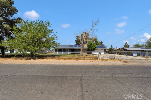 Detail Gallery Image 3 of 20 For 15970 Lindero, Victorville,  CA 92395 - 3 Beds | 2 Baths