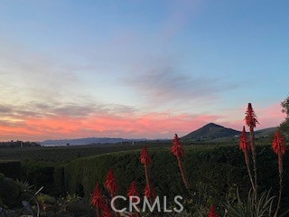 https://media.crmls.org/medias/6f10603e-1bc9-42b7-869c-e091d5ee8181.jpg?preset=X-Large