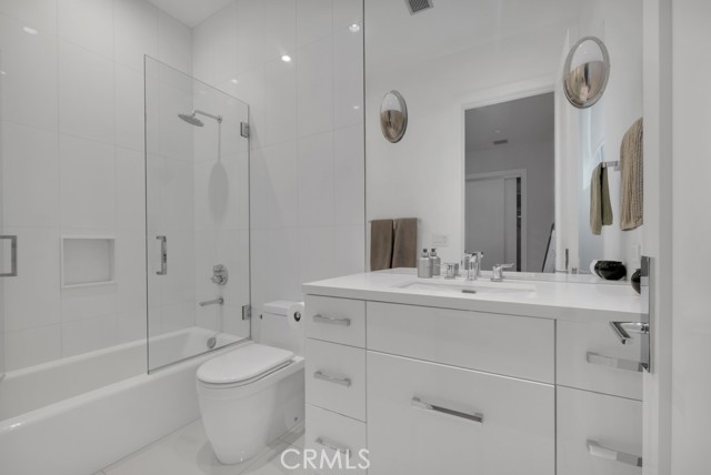 Detail Gallery Image 29 of 75 For 17950 Rancho St, Encino,  CA 91316 - 5 Beds | 6 Baths